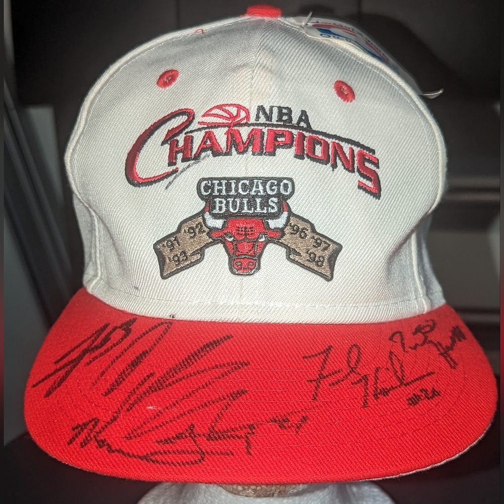 Vintage Chicago Bulls Six Time Championship Autographed Snap Back Hat. Sz OS